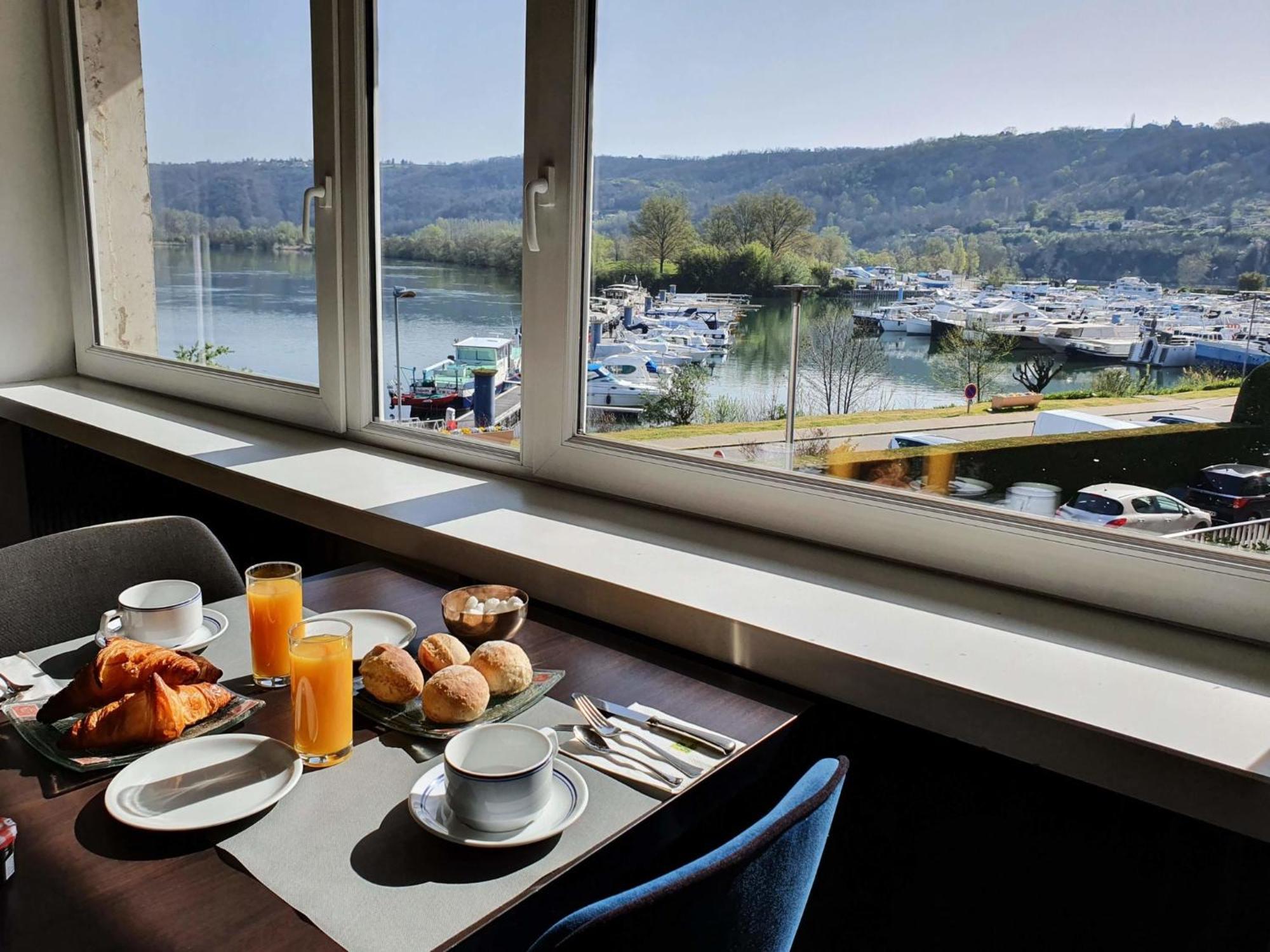 Hotel Le Bellevue Les Roches-de-Condrieu المظهر الخارجي الصورة