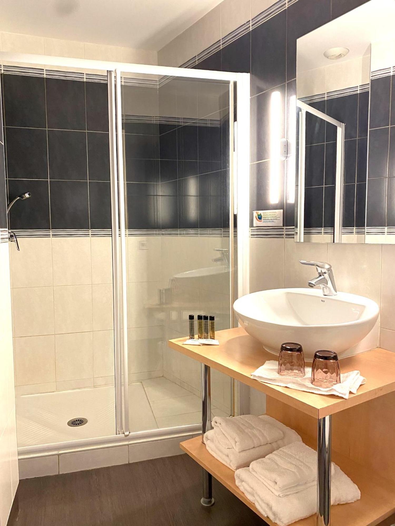 Hotel Le Bellevue Les Roches-de-Condrieu المظهر الخارجي الصورة