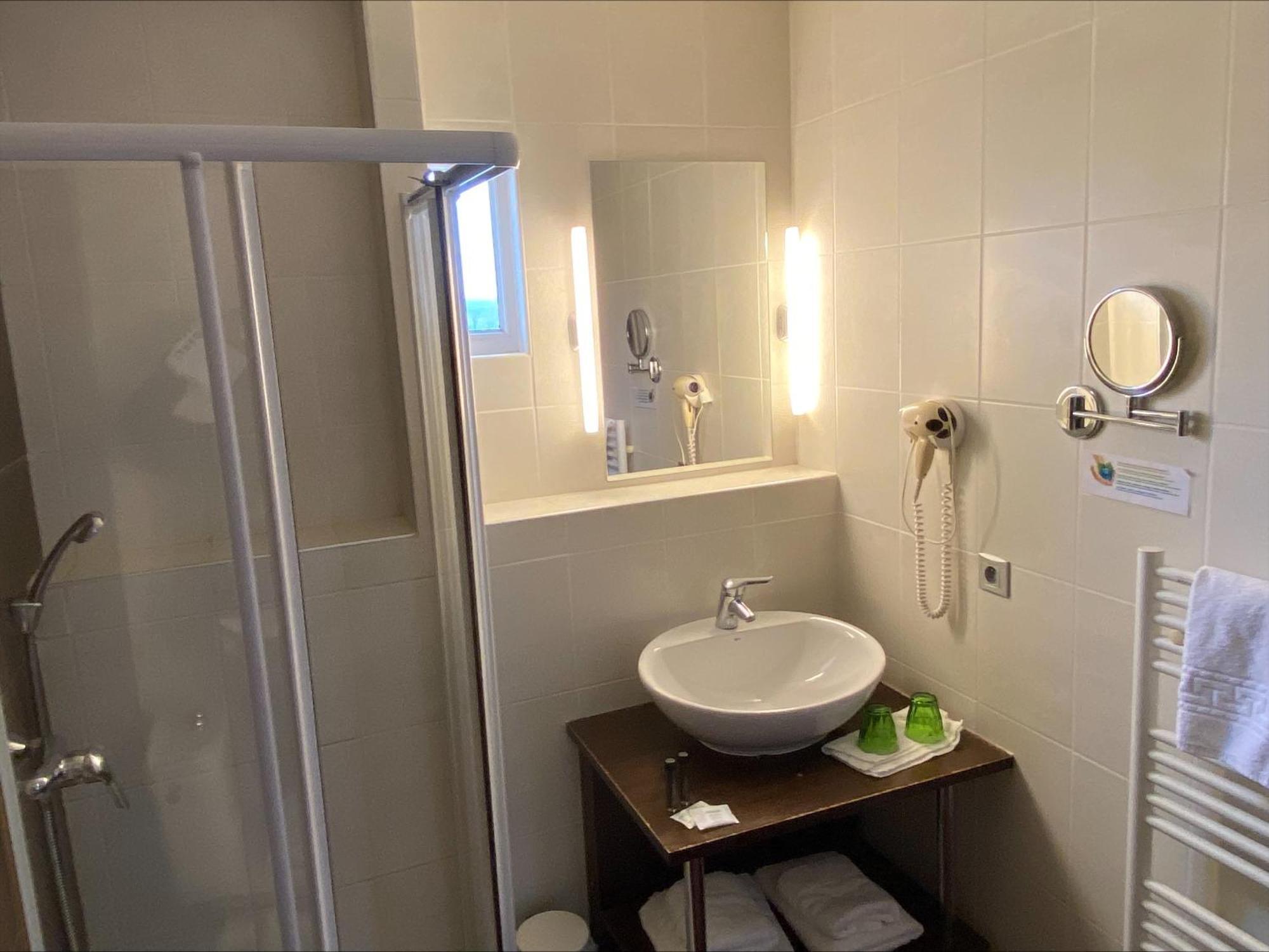 Hotel Le Bellevue Les Roches-de-Condrieu المظهر الخارجي الصورة